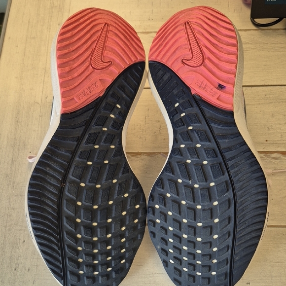 Nike Women's Vomero 16 - Cream and Pink Floral - Picture 6 of 6